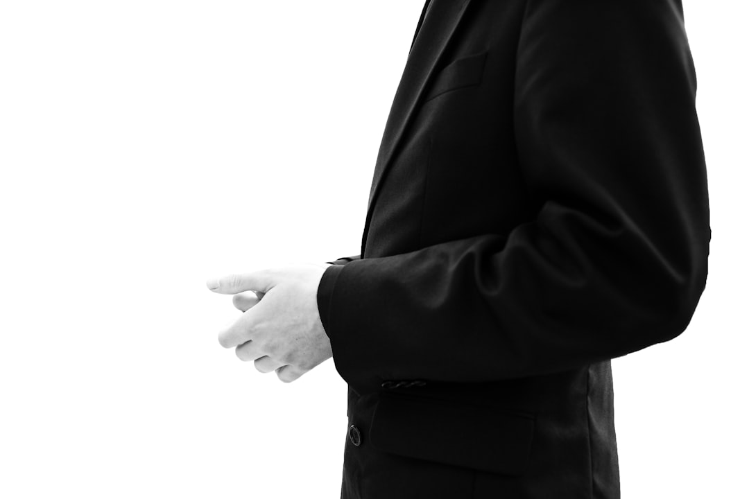 Homem Na Jaqueta Do Terno Preto Otfy2IH5L Q